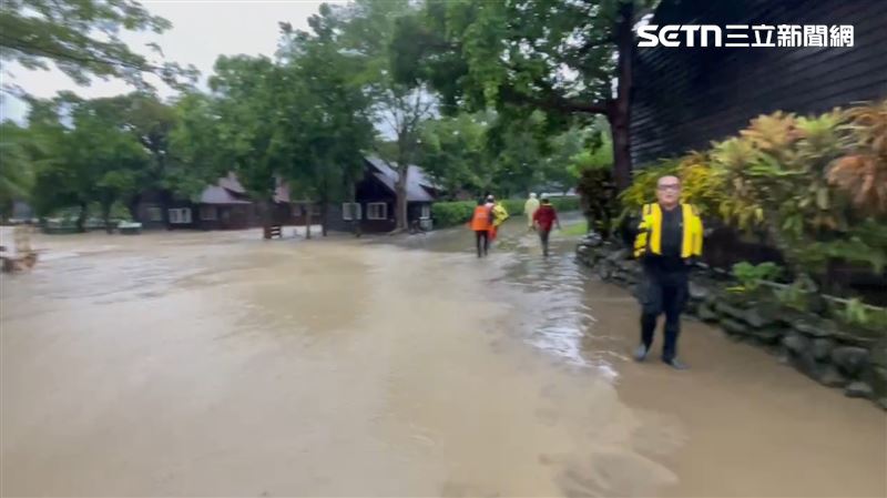 雨炸屏東！小墾丁傳18人受困　業者解釋了