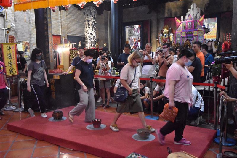 農曆6月29日嘉義城隍廟舉辦「開鬼門」儀式。（圖／嘉義城隍廟提供）