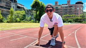 修杰楷到國小體驗校隊的運動訓練。（圖／修TIME提供）