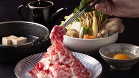 日本A5和牛切落火山壽喜燒套餐，兼具高品質與高CP值，售價480元+10%服務費。（圖／品牌業者提供）