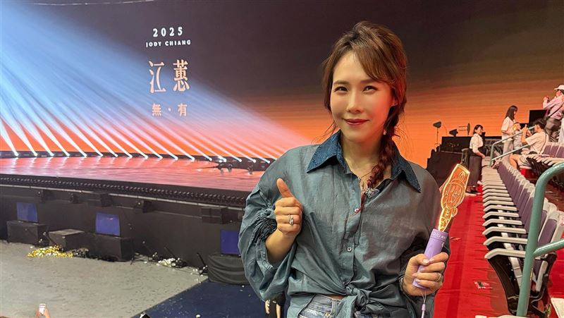 吳申梅朝聖天后江蕙演唱會。(圖/喜上梅梢娛樂 提供)