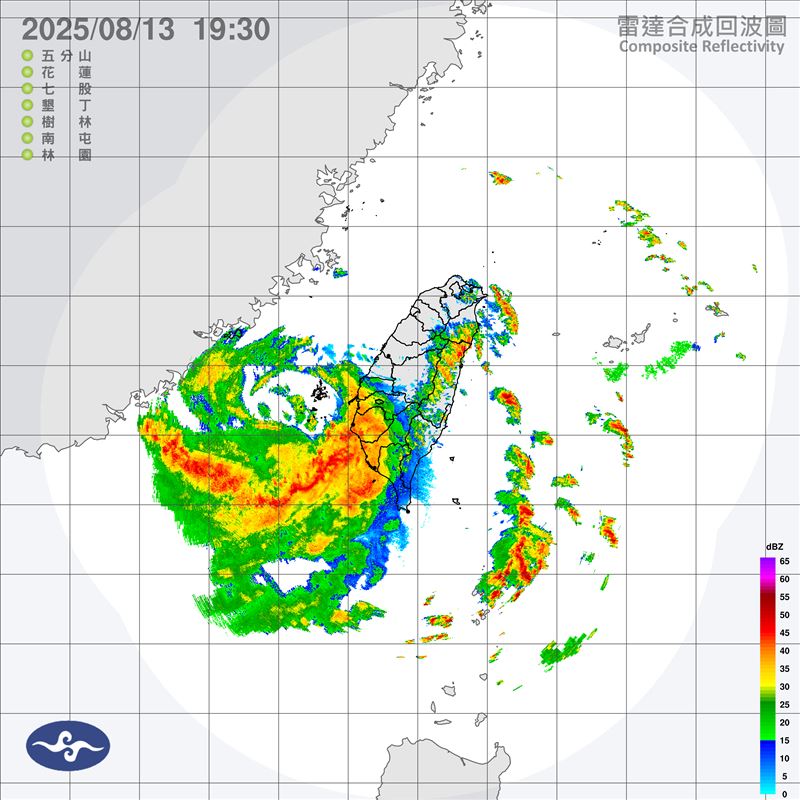 東、南部地區受颱風影響豪大雨狂襲。（圖／翻攝自中央氣象署）