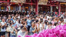 ▲信眾參拜。（圖／翻攝自行天宮五大志業粉絲專頁）