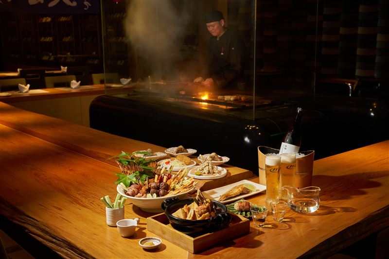 台北美福大飯店晴山日本料理,即日起推出夏祭屋台活動,推出串燒及限定關東煮,搭配沁涼啤酒可享第二杯半價。(圖/飯店旅宿業者提供)