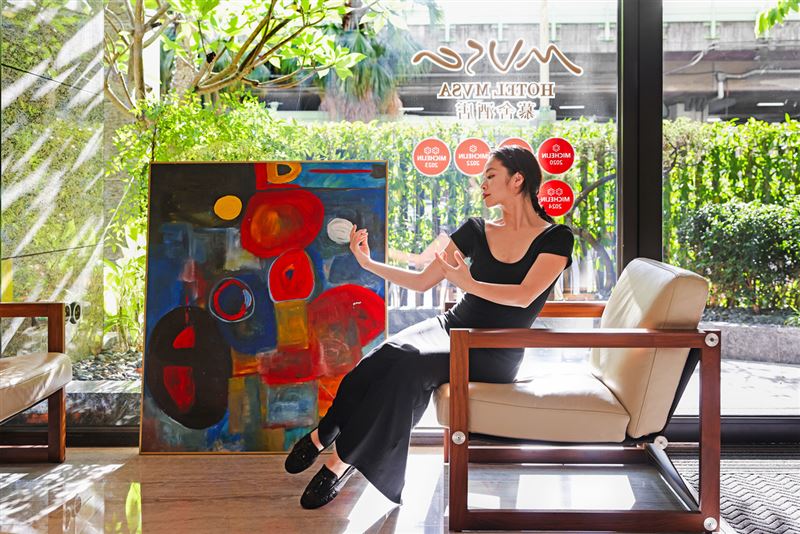 薛喻鮮 ╳ 慕舍酒店「MVSA繆思系列」畫作暨攝影個展—Lobby作品《鮮 • 鮮異想》。(圖/飯店旅宿業者提供)