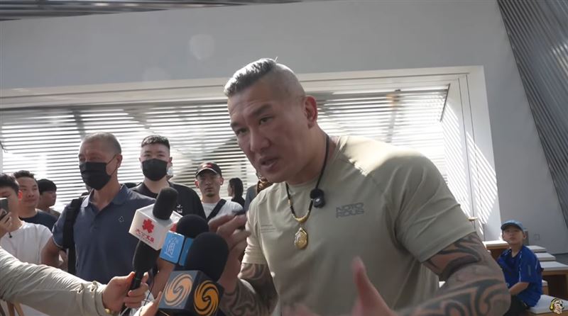 網紅館長陳之漢直呼「我以後更有底氣回台灣告訴同胞,其實大家應該回家」(圖/翻攝自館長惡名昭彰YouTube)