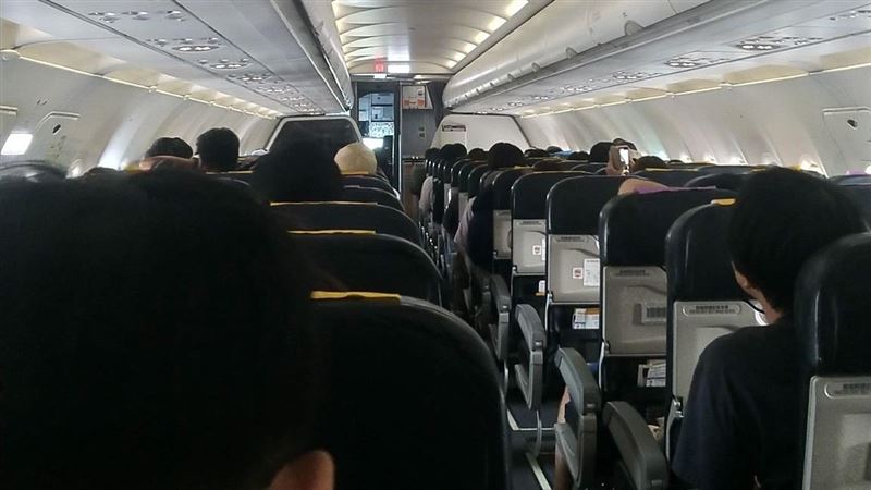 日本人的歐吉桑分享自己颱風天搭機返台的恐怖經歷。(圖/翻攝自日本人的歐吉桑臉書)