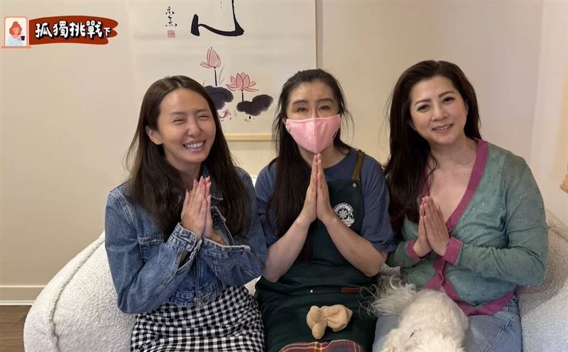 薔薔（左）和郭靜純（右）前往艾灸館，幸運遇見王祖賢（中）。（圖／翻攝自林嘉凌薔薔Maze YouTube）