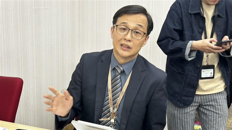 員工偷拍公文嘲諷王鴻薇　食藥署長道歉了