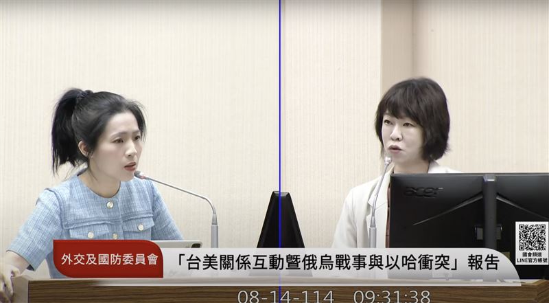 顏慧欣（右）透露，行政院今天會通過增加200億規模產業振興方案。（圖／翻攝自國會頻道）