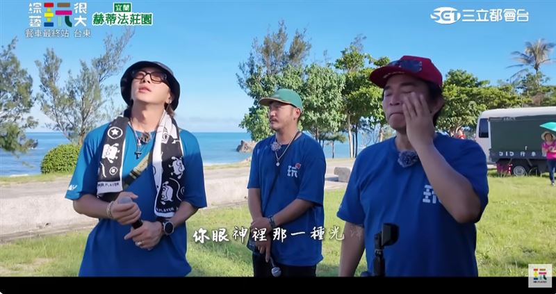（左起）坤達、KID、吳宗憲面色凝重，吳宗憲甚至不停拭淚。（圖／翻攝自綜藝玩很大YouTube）