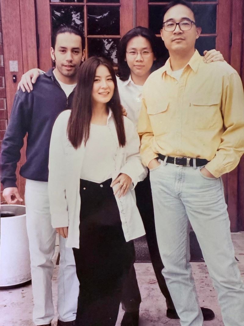 王治平（右起）、陶喆曾為陳淑樺製作專輯，左為當年的錄音師Manny。（翻攝自小紅書）