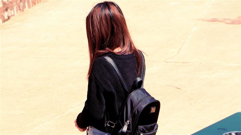 未成年少女與男大生發生性行為卻慘遭偷拍。(示意圖／PIXABAY)