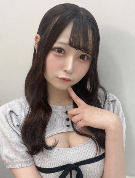 日本人氣女團成員白咲雪亞，憑藉甜美外型與G級火辣身材，吸引大量粉絲關注。（圖／翻攝自X＠Yukia_Shirosaki）