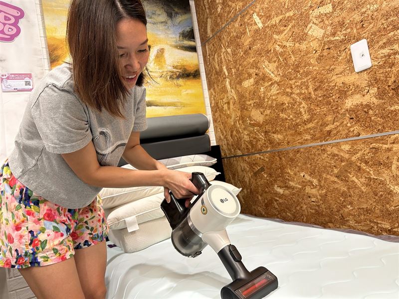 潮濕環境容易滋生塵蟎，建議使用吸塵器除蹣吸頭拍打清潔。（圖／486團購提供）