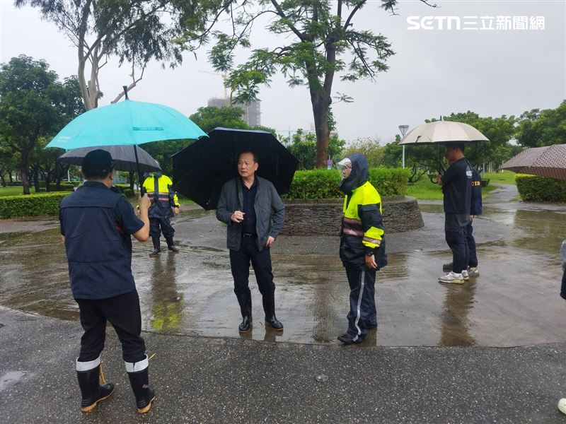 50歲馮姓男子，平時以擺攤賣菜維生，疑似跟妻子感情不和睦。（圖／翻攝畫面）