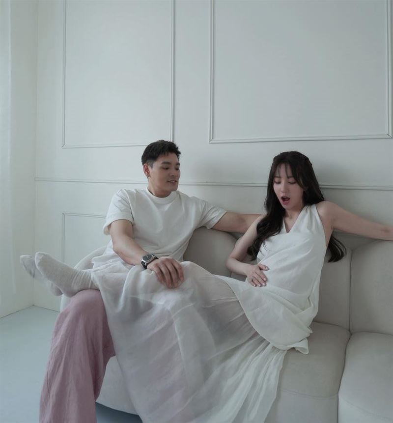 愛雅與圈外人老公結婚3年宣布懷孕(圖/翻攝臉書)