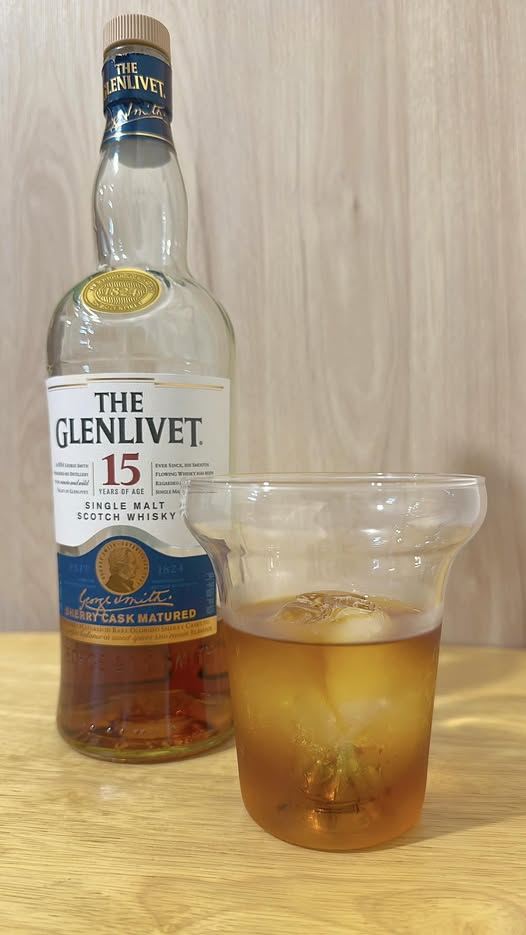 大牙深夜飲酒，抒發心聲。（圖／翻攝自大牙臉書）