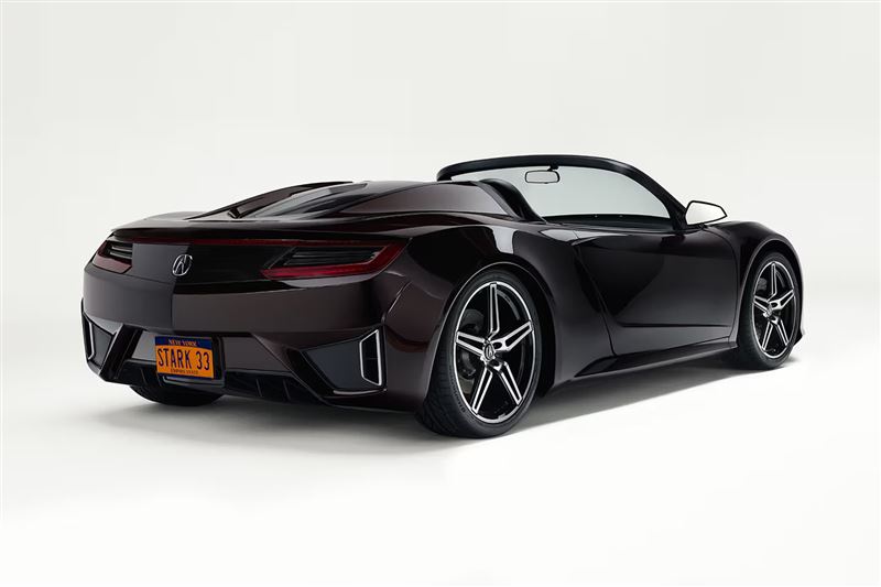 復仇者聯盟道具車Acura NSX Roadster掛著「Stark 33」車牌 。（翻攝Acura網站）