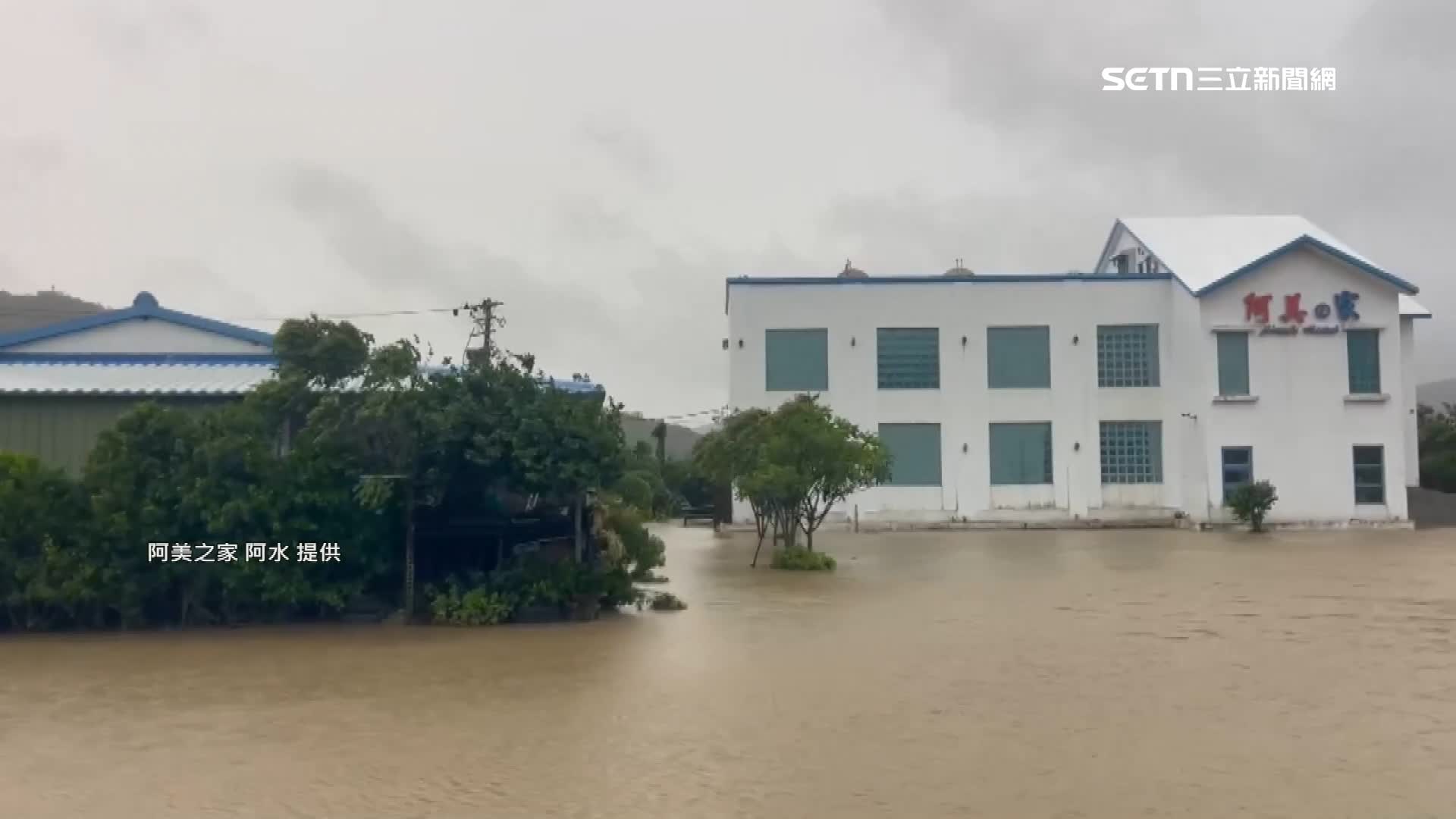 楊柳颱風過境，滿州民宿被泥水包圍