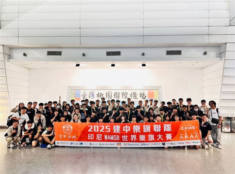 睽違7年，建中樂旗隊再次拿下冠軍，凱旋歸國。（圖／翻攝自建中樂旗隊IG）