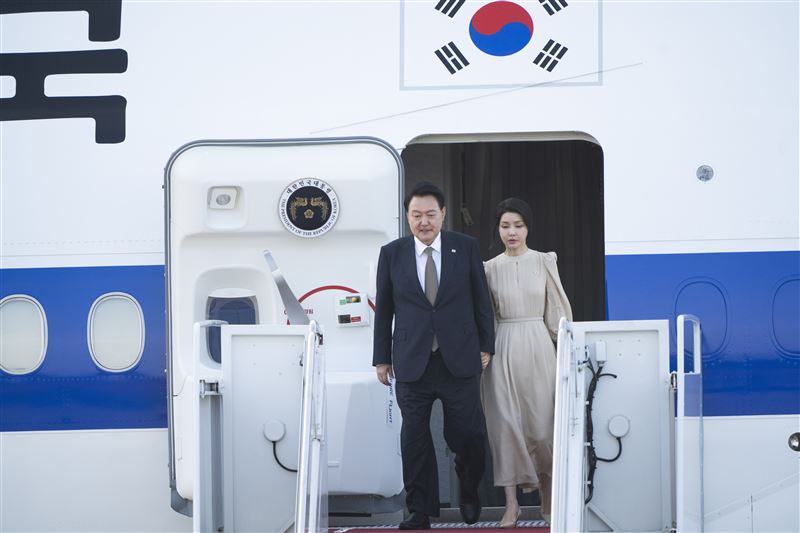 尹錫悅與金建希成南韓史上，前總統夫婦同時入獄首例。（圖／美聯社／達志影像）