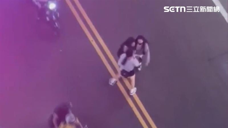 獨／醉女大鬧躺馬路　閨密阻警反被上銬