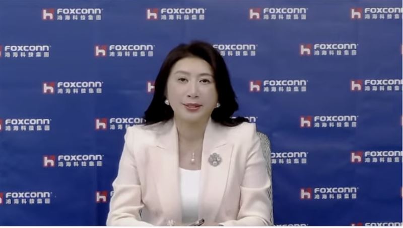 鴻海輪值執行長楊秋瑾表示，第3季AI伺服器營收可大幅年成長超過170%，今年AI伺服器營收可超過新台幣1兆元。（圖／翻攝自鴻海）