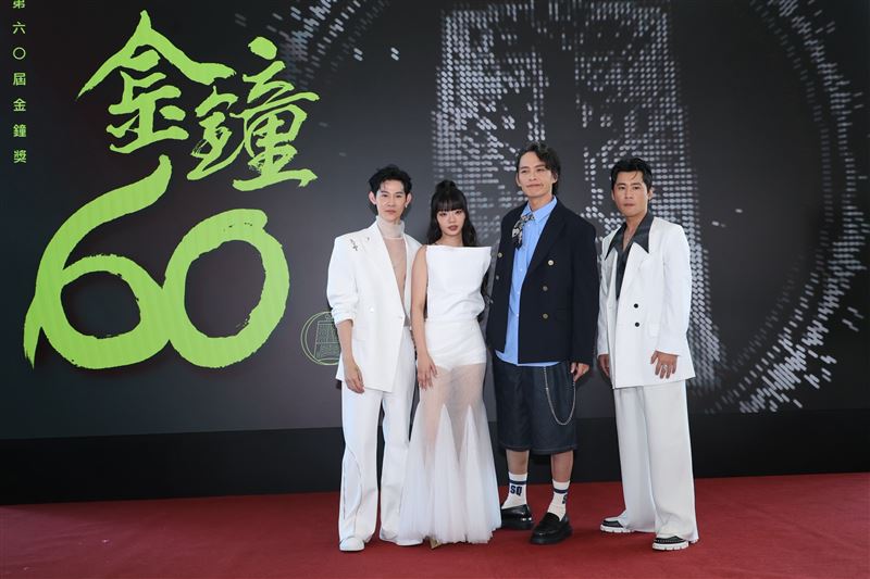 夏和熙（左起）、木木、黃鐙輝、黃迪揚主持金鐘獎星光大道。（圖／記者鄭孟晃攝影）