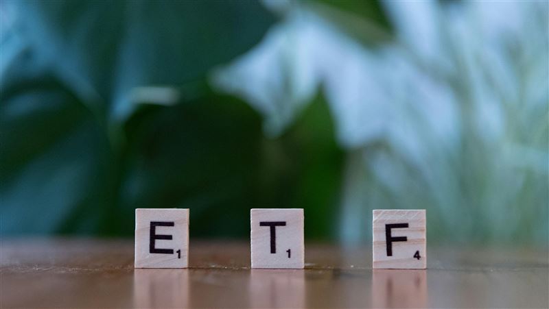 金管會澄清現行規範，係為強化ETF採用「收益平準金」作為配息來源之管理，並未禁止ETF以股息或資本利得進行收益分配。（示意圖／PEXELS）