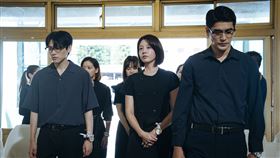 《我們六個》天心被小三燙死，子女接病危通知急奔醫院。（圖／大愛提供）