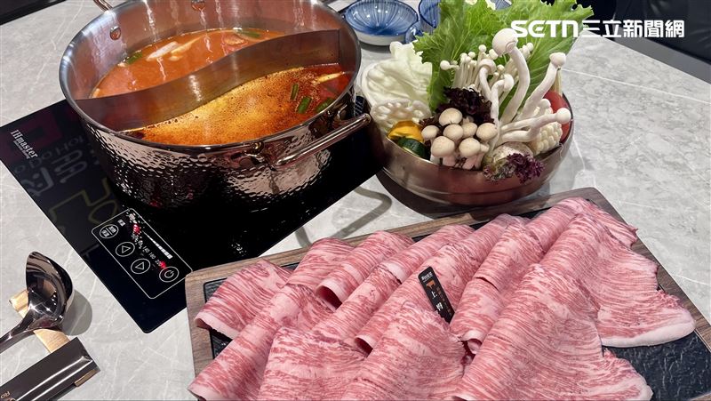 「新・肉多多」主打日本A5和牛與美國PRIME級牛肉；日本A5和牛極品 牛上臀9盎司單人套餐售價1380元。（圖／記者賴俊佑攝影）