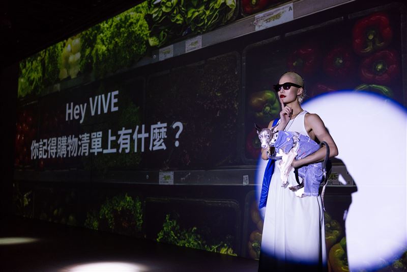 VIVE Eagle可透過語音指令快速紀錄代辦事項。（圖／宏達電提供）