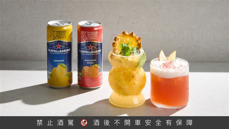 氣泡品牌 SanPellegrino 聖沛黎洛攜手咖啡品牌 NO COFFEE推出限定調酒「Oolong Kiss — Aranciata Rossa Cocktail 橙光茶影」、「Tropical Twist — Summer Pineapple Mojito 盛夏莫希托」(圖／品牌提供)
