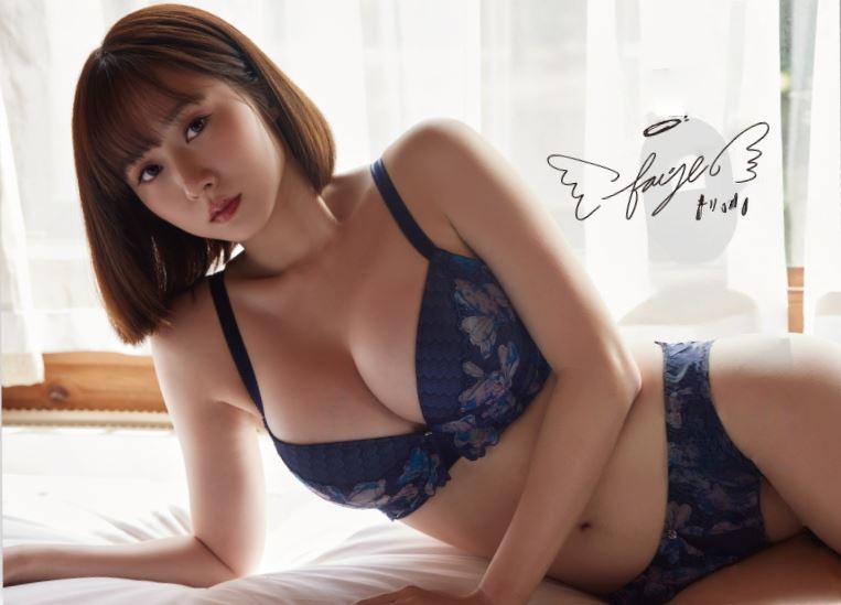 斐棋挑戰不同於球場應援時的甜美與活力，呈現更多元的面貌。（圖／尖端出版提供）