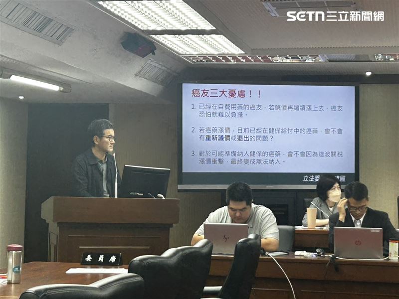 立委劉建國表示，當全球藥價波動，可能導致癌症病友恐面臨更大負擔。（圖／記者簡浩正攝影）