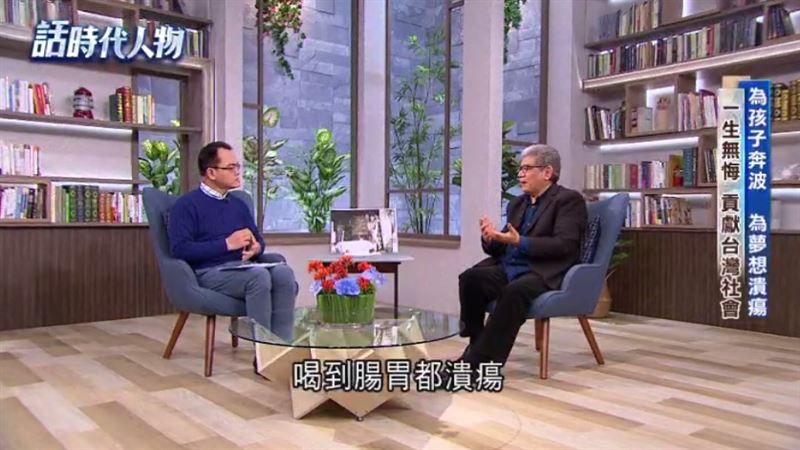 紙風車創辦人李永豐為了落實藝術平權，把舞台帶到偏鄉，免費演出給孩子看。（圖／話時代人物提供）