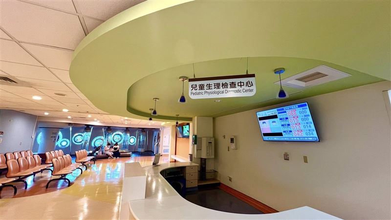 扯！台大兒醫拆1檢查區給成人用 網嘆變質