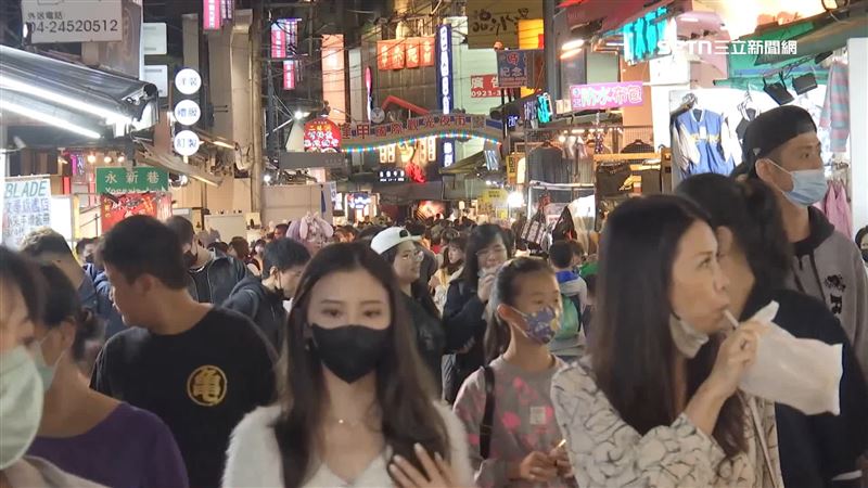 獨／擺地攤變身企業老闆　小吃月入超驚人