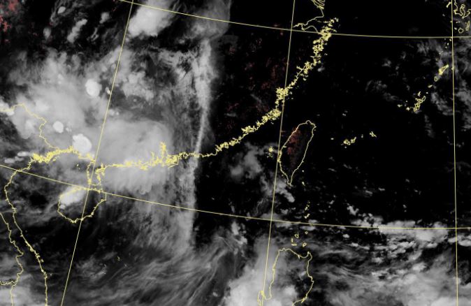 楊柳颱風已於今日下午14時減弱為熱帶性低氣壓。（圖／翻攝自中央氣象署）