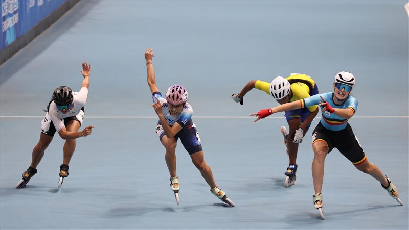 台灣滑輪溜冰好手劉懿萱（左二）。（圖／中華奧會提供）