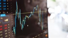 美股三大指數集體低開，晶片股普遍下跌。（示意圖／PIXABAY）