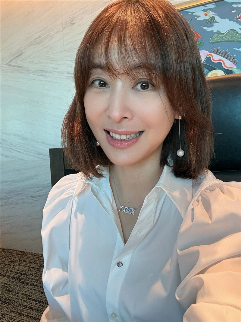 賈永婕剪了新髮型。（圖／翻攝自賈永婕的跑跳人生 臉書）