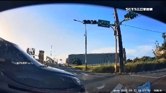 遭闖紅燈轎車撞　他要理論竟「整車跑光」