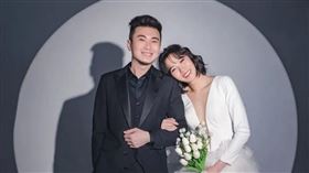 大牙宣布離婚，去年才宣布開箱新家。（圖／翻攝自臉書）