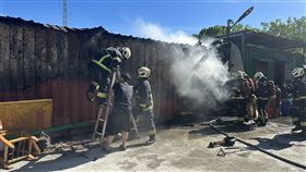 消防隊獲報到場搶救。（圖／翻攝畫面）