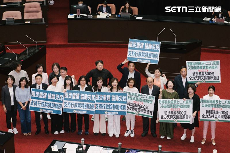 「丹娜絲颱風及七二八豪雨災後復原重建特別條例草案」立法院三讀通過。（圖／記者楊士誼攝影）