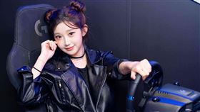 9/30前購買任一「珠珠's PICK」優選產品 G923 賽車模擬方向盤等指定熱銷品項，即可獲得珠珠限量代言人明信片。