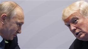 外媒指普丁與川普的會面，就是俄國破除長年外交孤立的一大進展。（圖／美聯社／達志影像）