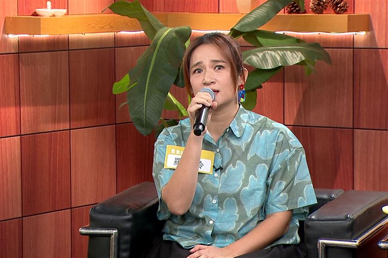 羅美玲在現場演唱音樂劇《火神的眼淚》的歌曲。（圖／年代提供）